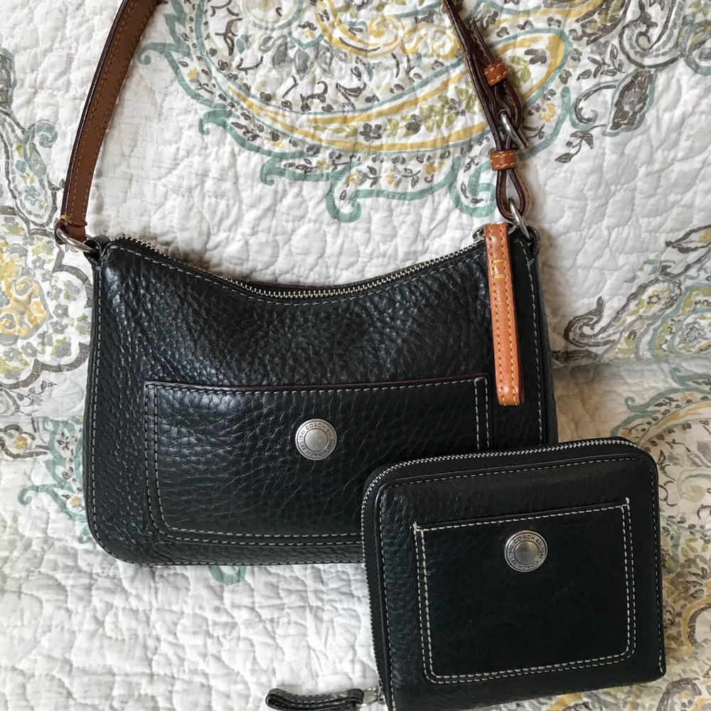 (EUC) Coach black & tan hobo w/ matching wallet